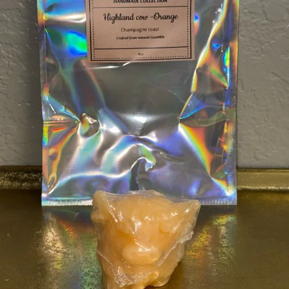 Handcrafted Champagne Toast Highland Cow Soap - Orange - Picture 4 of 4